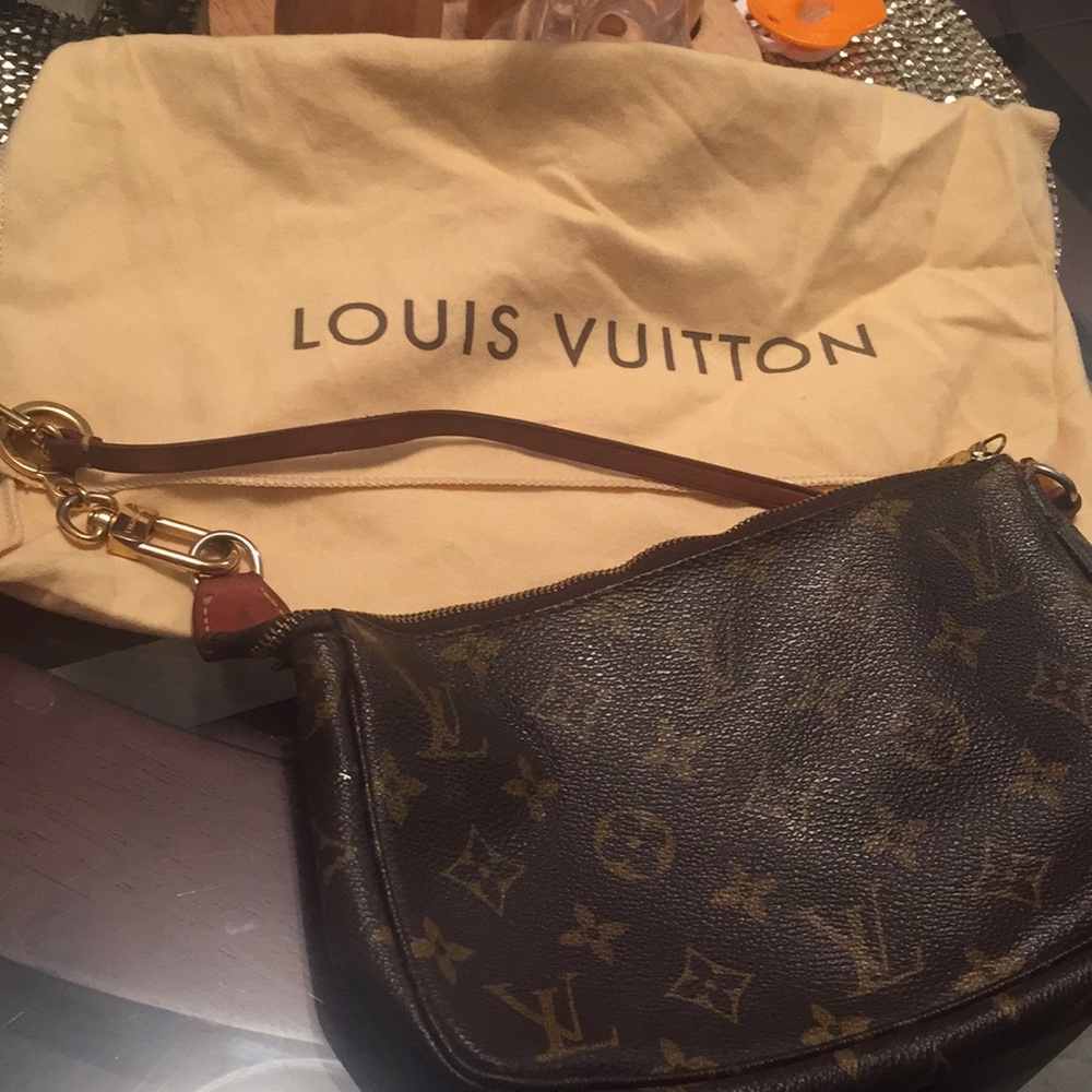 Authentic Louis Vuitton clutch 💁🏼